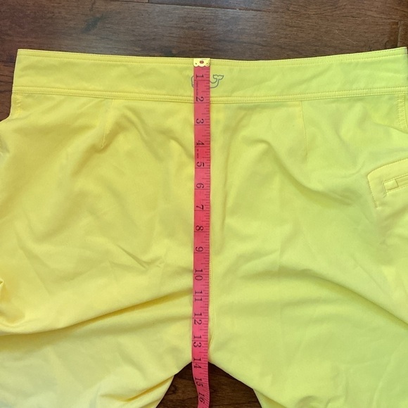 Vineyard Vines Size 34 Men’s Swim Trunks Yellow - Picture 8 of 9
